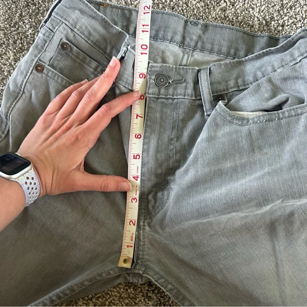 [Levi’s] Gray Straight Leg Jeans W30 L30